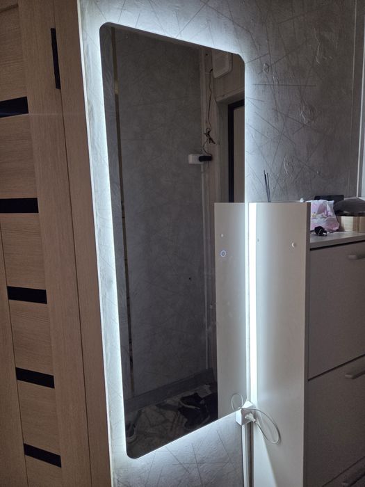 Срочно продам настенное зеркало