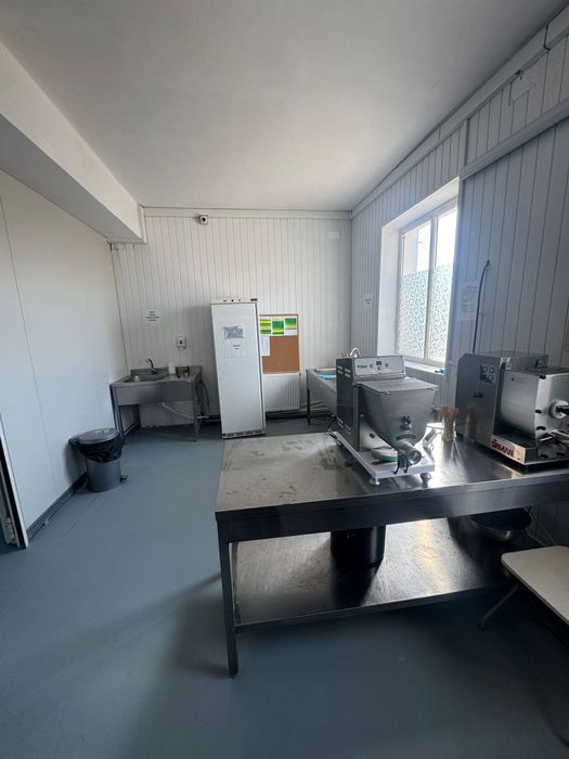 Inchiriez spatiu productie alimentara 640 mp utili