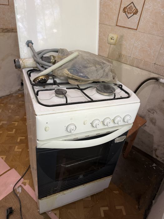 Продам газовую плиту