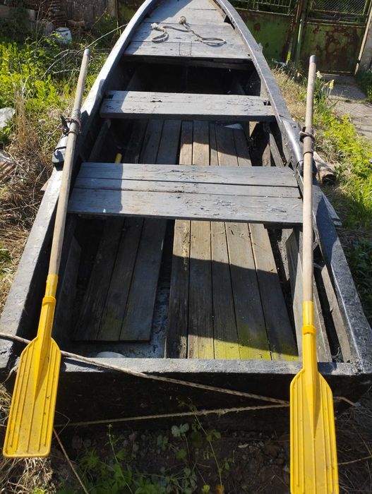 Лодка за риболов с колесар