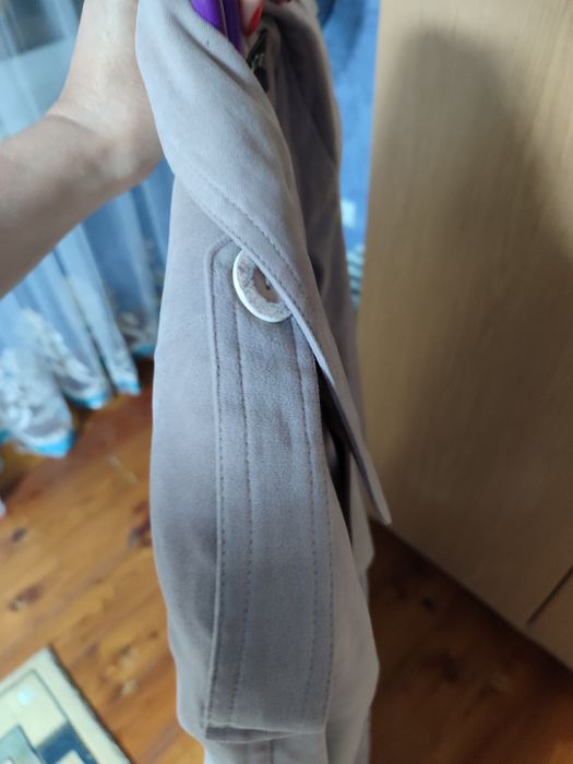 Плащ бежевого цвета