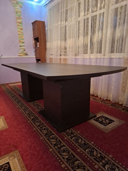 Стол новый из ламината.