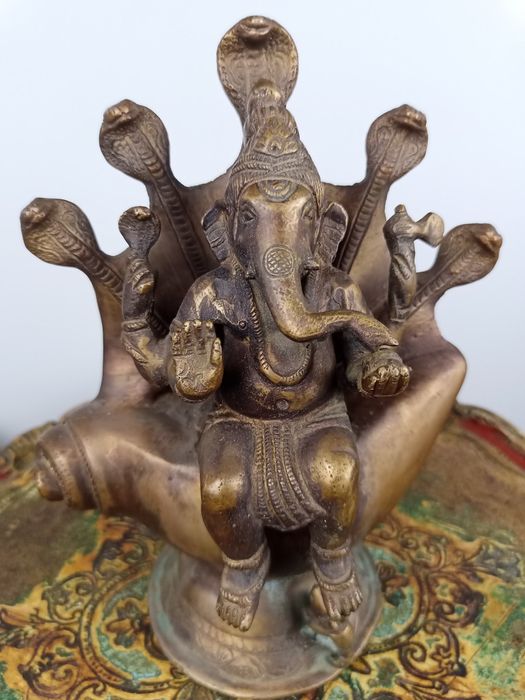 Антична Бронзова Статуетка на Ганеша върху Свещена Раковина (Шанкха) –