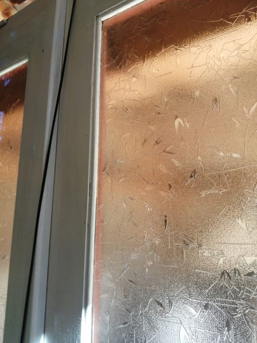 Usa dubla de exterior cu toc din lemn