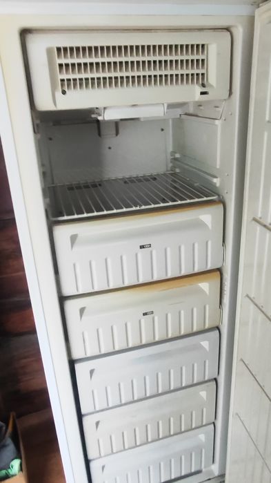Продам морозильник Индезит .