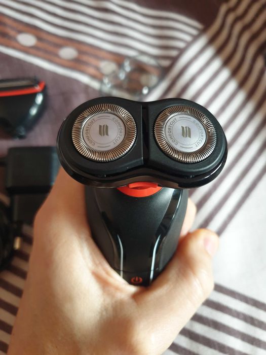 Продам оригинальную электробритву Philips S728