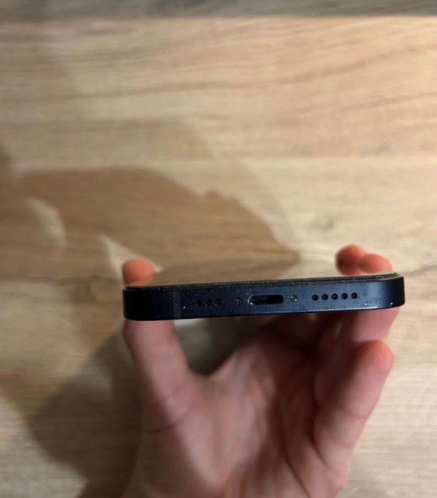 Продавам телефон Iphone 12   256GB