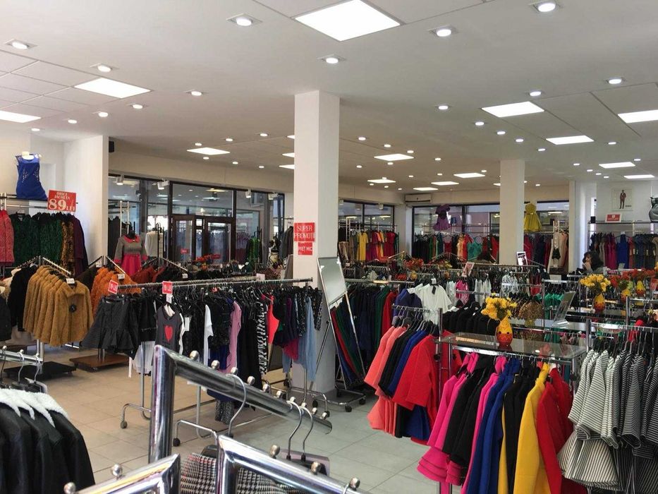 Spatii comerciale de 72 mp