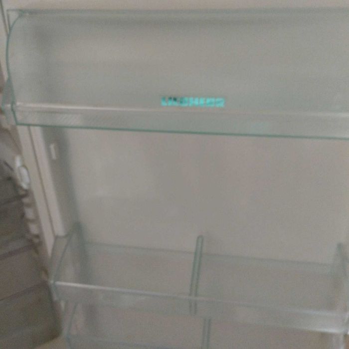 продавам  хладилник LIEBHERR