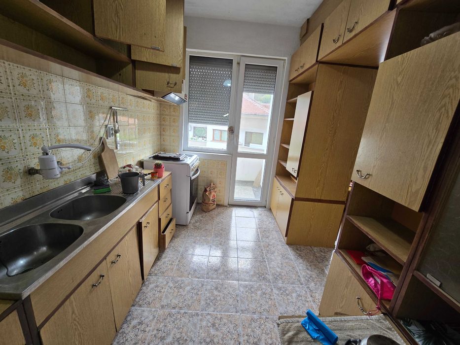 Продавам четиристаен апартамент 118кв. 3ет. гр.Асеновград, стадиона