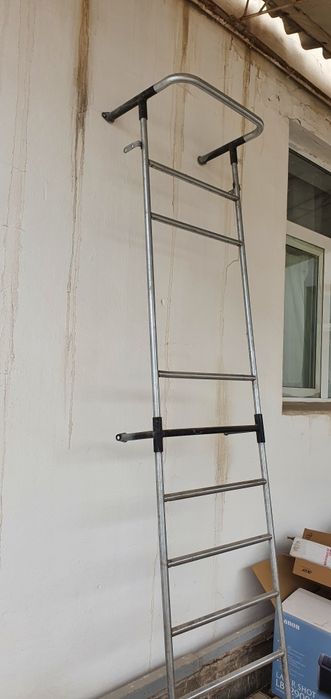 Спортивный тренажёр турник для дома.