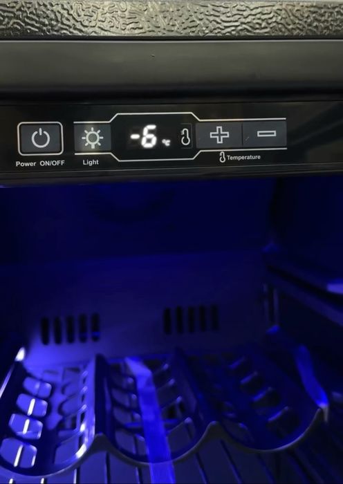 минихолодильник минибар Aiwa 98лит