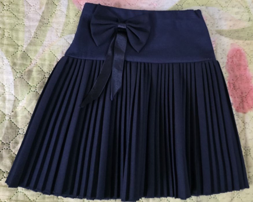 Продам школьную форму блузки, юбка, кофта
