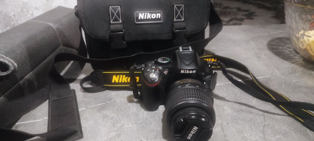Nikon d5200 kit 18-55 обектив