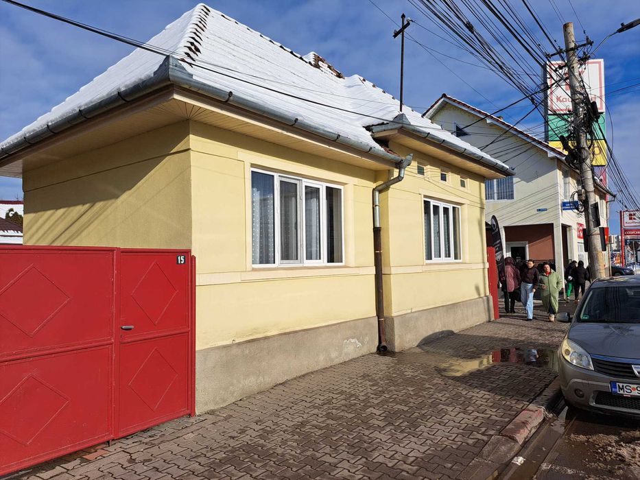 Inchiriez imobil pentru firma / birouri / showroom strada Garii