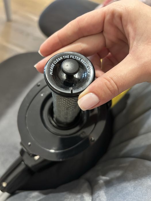 Aspirator vertical Karcher VC7 Cordless Yourmax