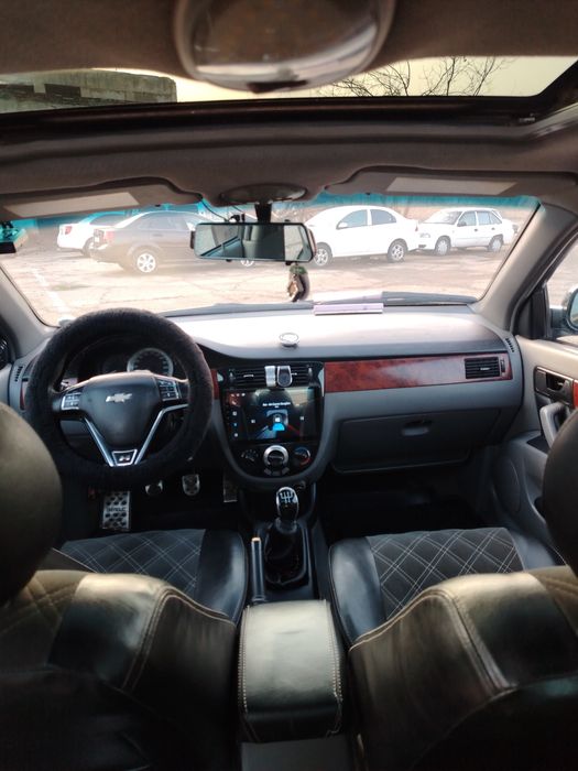 Lasetti 1.6 sotiladi