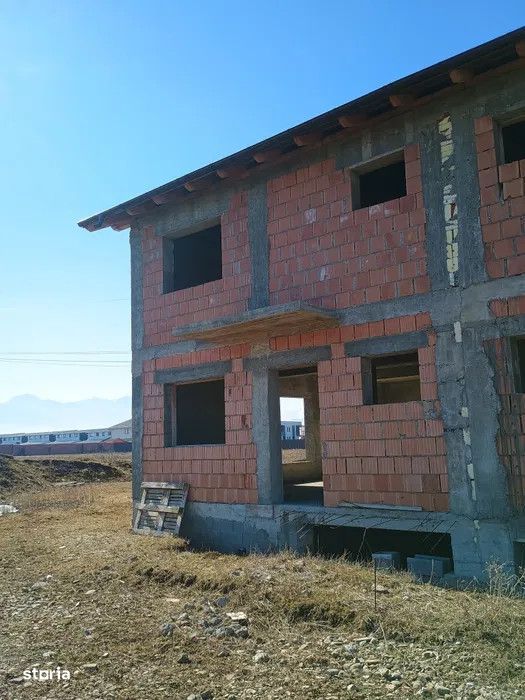 Casa tip duplex 120 mp Izvor