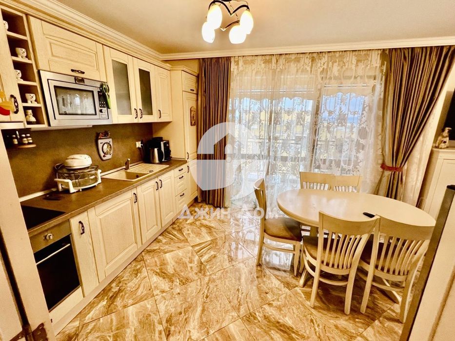 Продава се Тристаен апартамент в Свети Влас - 104 кв.м за 2000 €/кв.м - Снимка #2