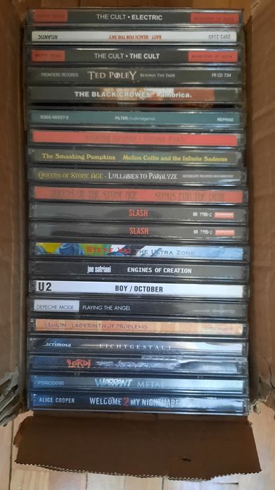 Продавам музикални дискове