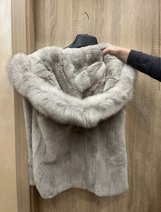 Продавам пухен мек елек