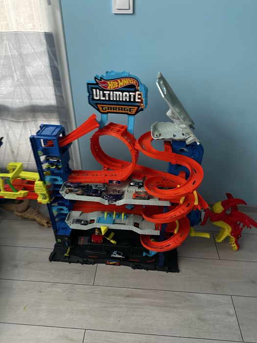 Мега гараж Hot wheels с дракон + колички