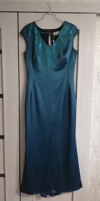 Продам платье атласное