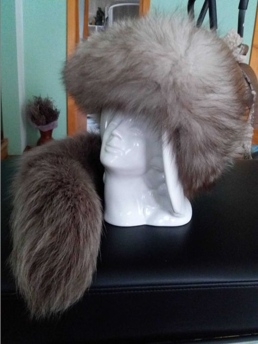 Caciula din piele naturala si blana de vulpe argintie