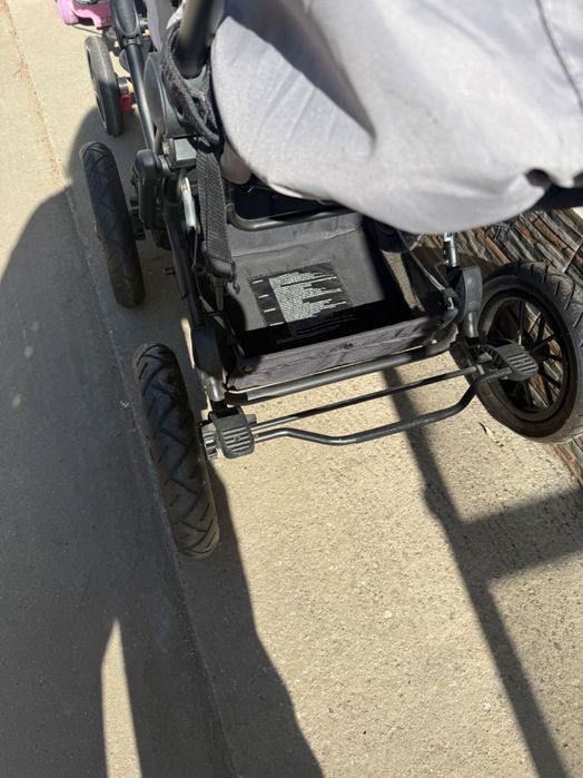 Carucior cu roti mari