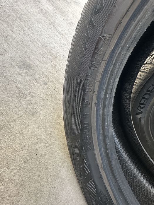 235/50/19 комплект 4 резины