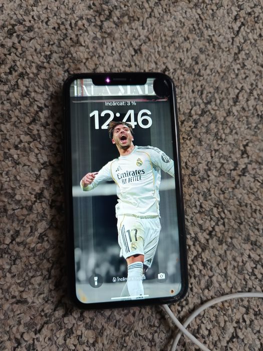 iPhone xr spart spatele,și ecranul cum se vede in poze