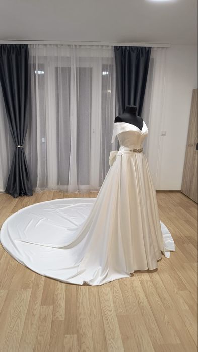 Rochie de mireasă elegantă, satin premium + trenă spectaculoasă detașabilă