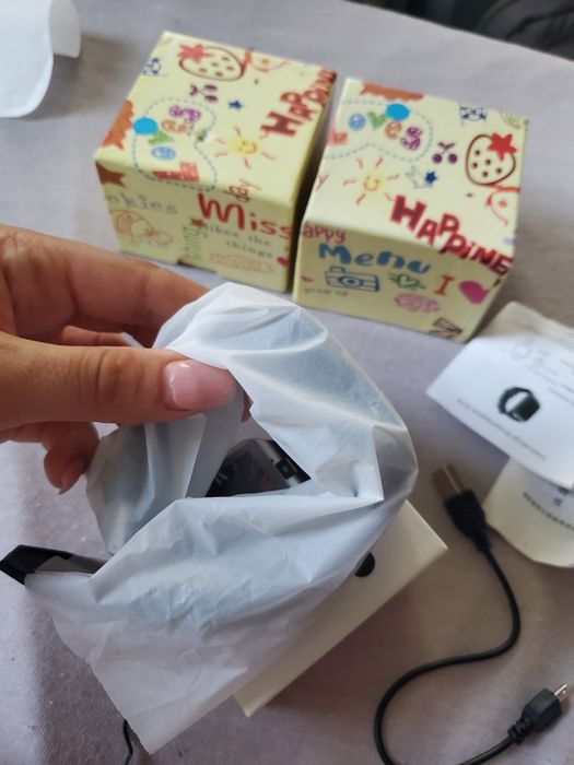 Чисто нов черен смарт часовник