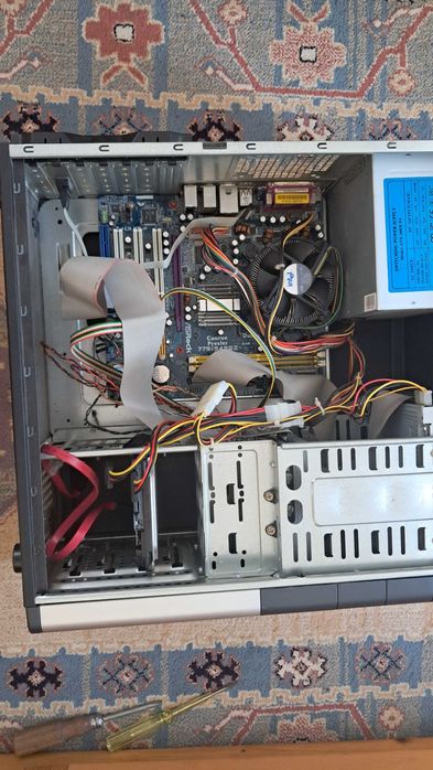 Компютър с windows 98