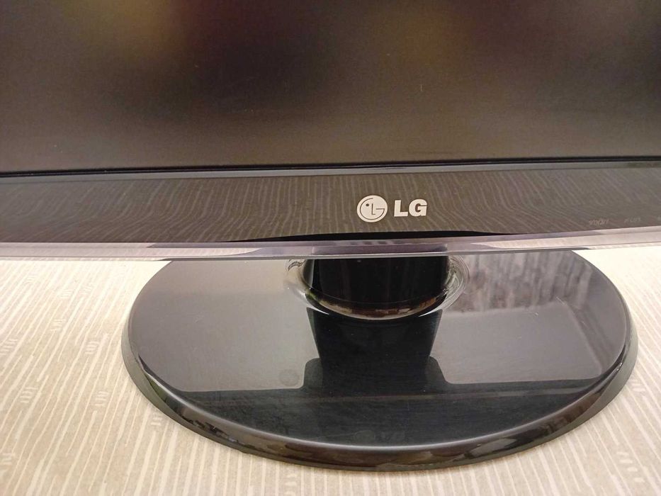Монитор LG, размер на екрана между 23 и 24.9 инча