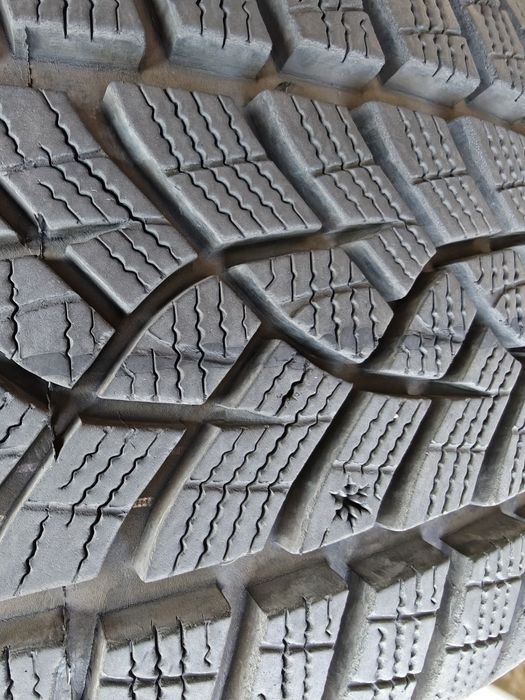 Vând cauciuc anvelopa Goodyear iarna 225 55 R17 ultragrip Performance+ 2021 ca nou