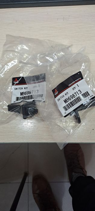 Концевик двери Mitsubishi Montero Sport