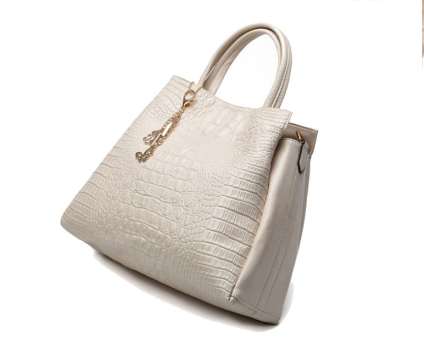 Елегантна чанта в черен цвят