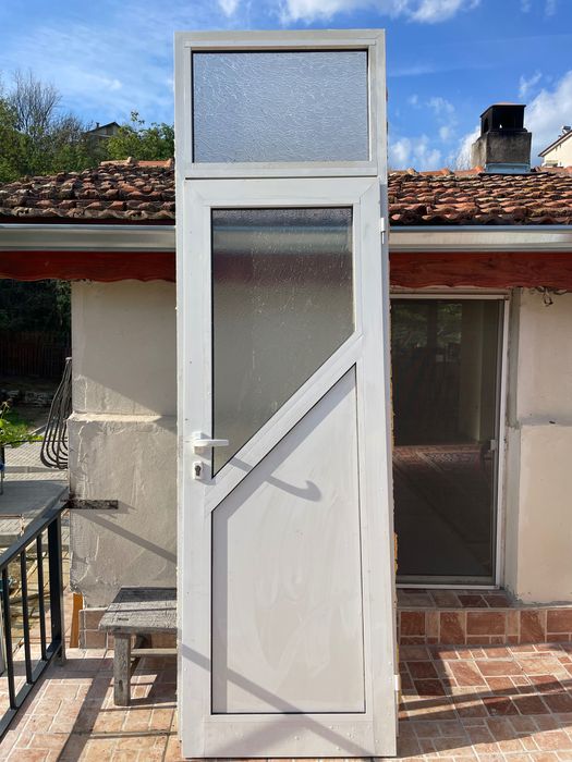 Продавам алуминиева врата