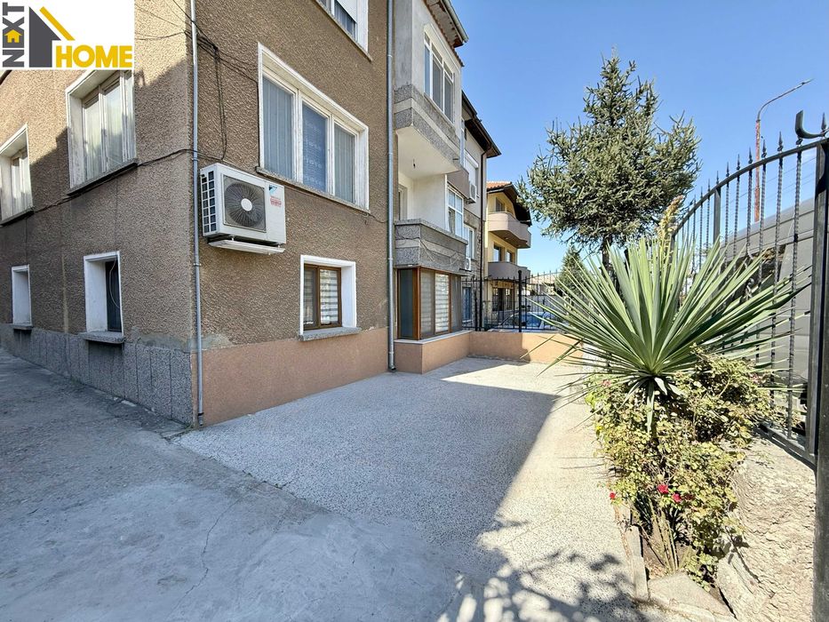 Напълно обзаведен тристаен апартамент след ремонт