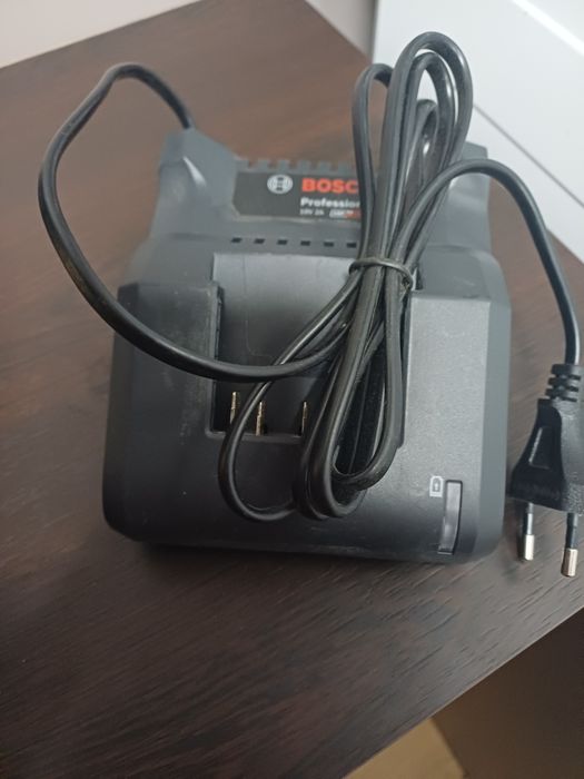 Чисто нова батерия 18V със заряднодно BOSCH