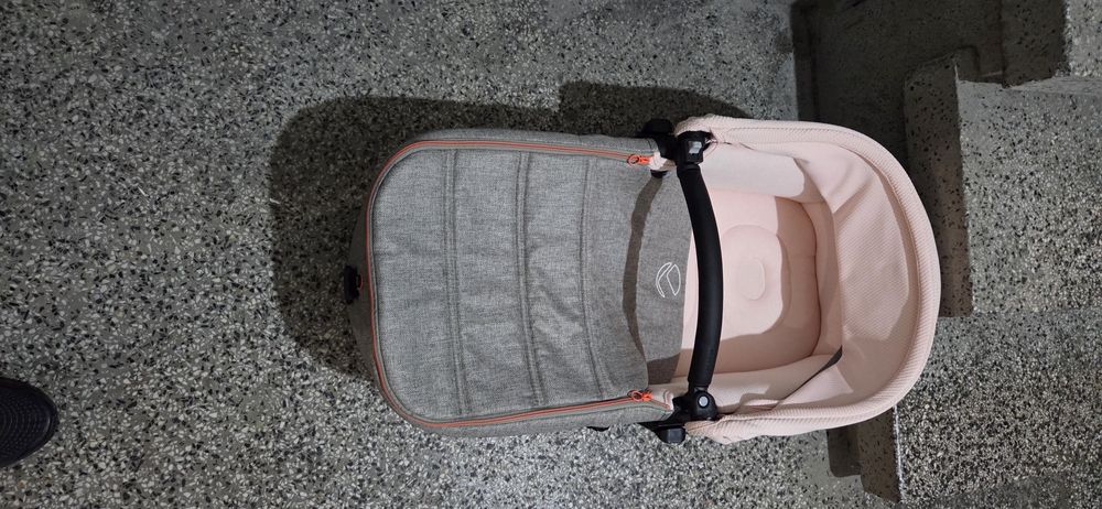 Бебешка количка.