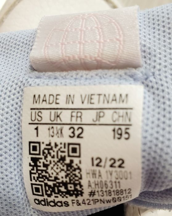 Маратонки адидас