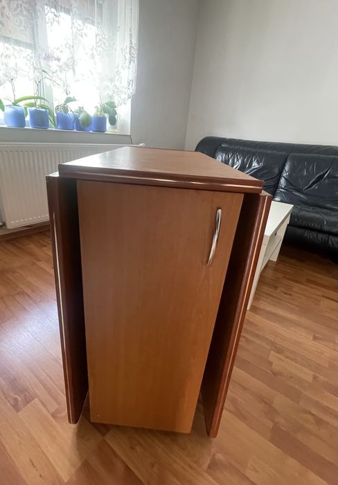 Masa Plianta, cu role, dreptunghiulara, 8 persoane, 40 / 184 x 90 x 80 cm, Culoare Cires din Pal de 18 MM