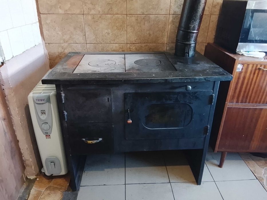 Готварска печка на дърва
