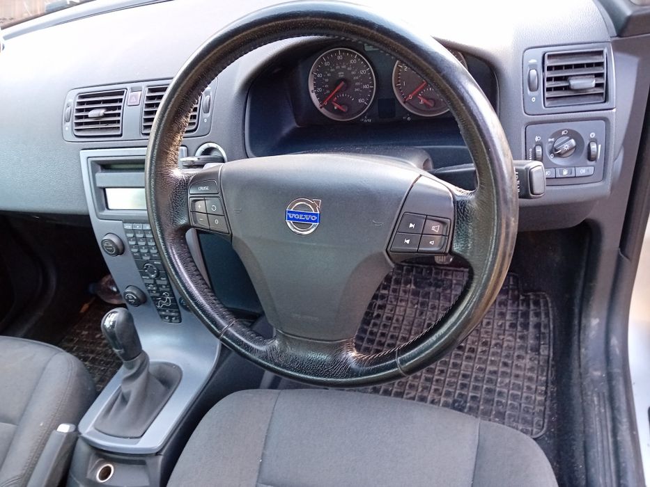 Продавам VOLVO S40 1.6 2006г.Може да не се прехвърля волво  с40