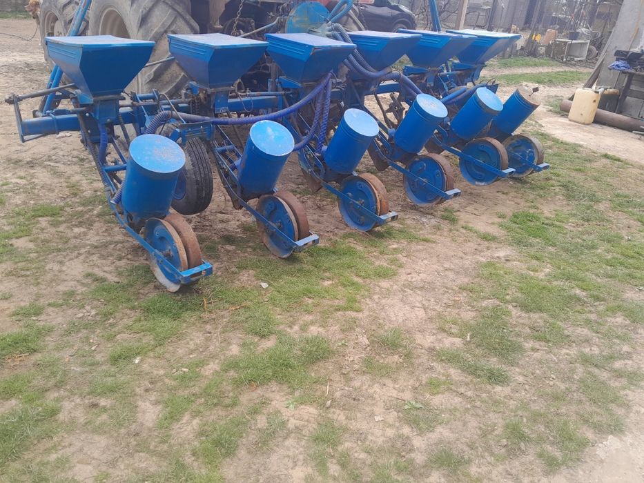 Vând semănătoare porumb