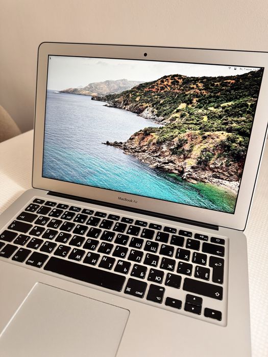 Продаю Macbook air 17