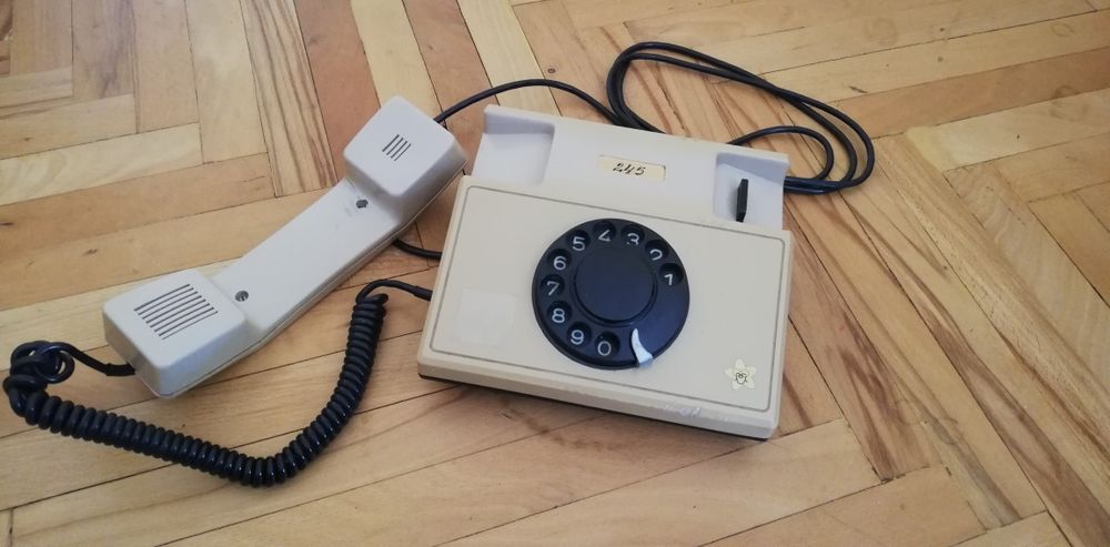 Стар аналогов телефонен апарат тип ТА-900