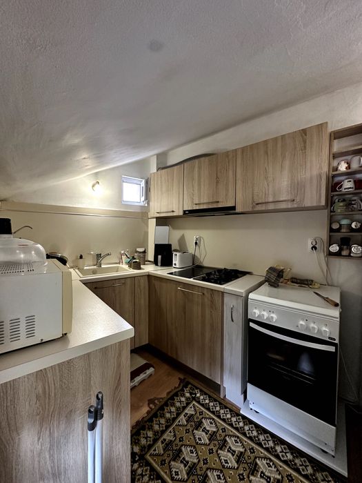 Дава се под наем Етаж от къща в Пловдив, Център - 106 кв.м за 329900 € - Снимка #12